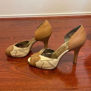 Poetic License floral design cream/brown/tan peep-toe heels, size 8.5/39.5